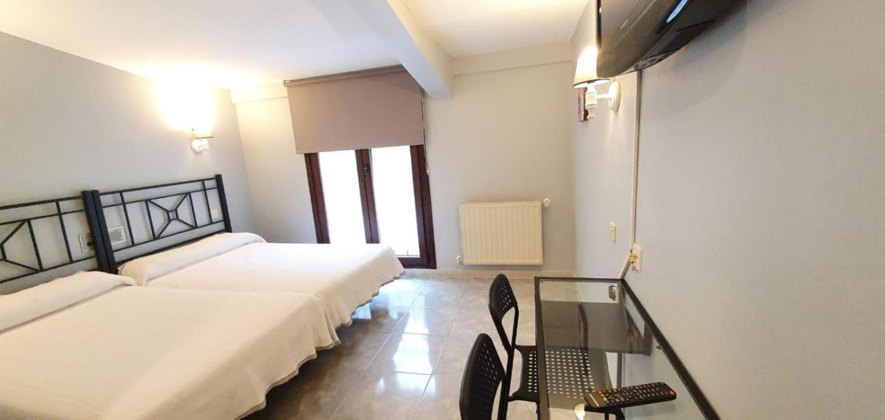 Hotel La Quinta Куэ Экстерьер фото