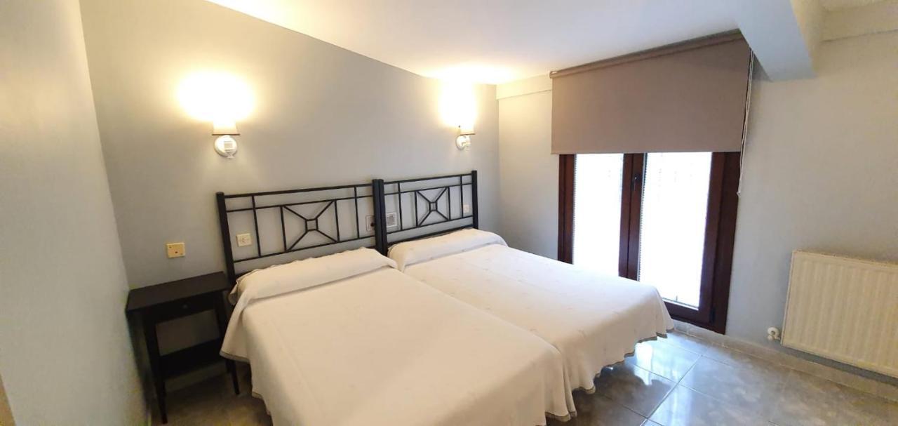 Hotel La Quinta Куэ Экстерьер фото